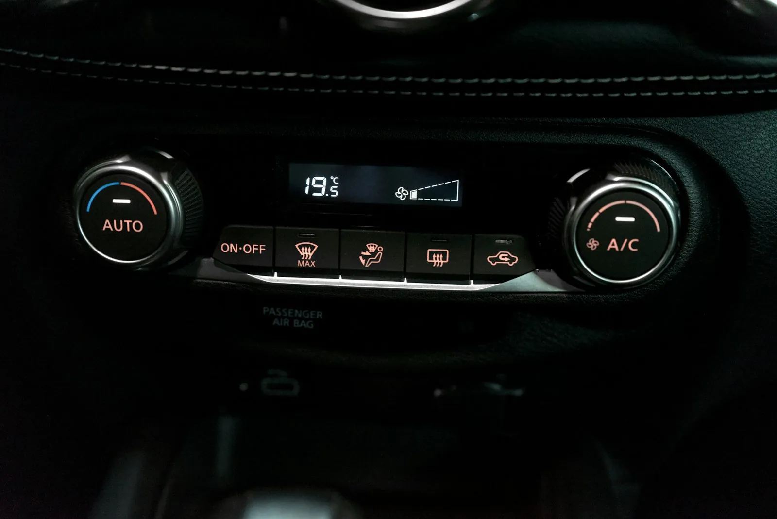 Bedienteil der Klimaanlage im Auto